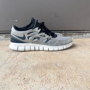 Nike Free Run 2 Shoe - Gray and Black